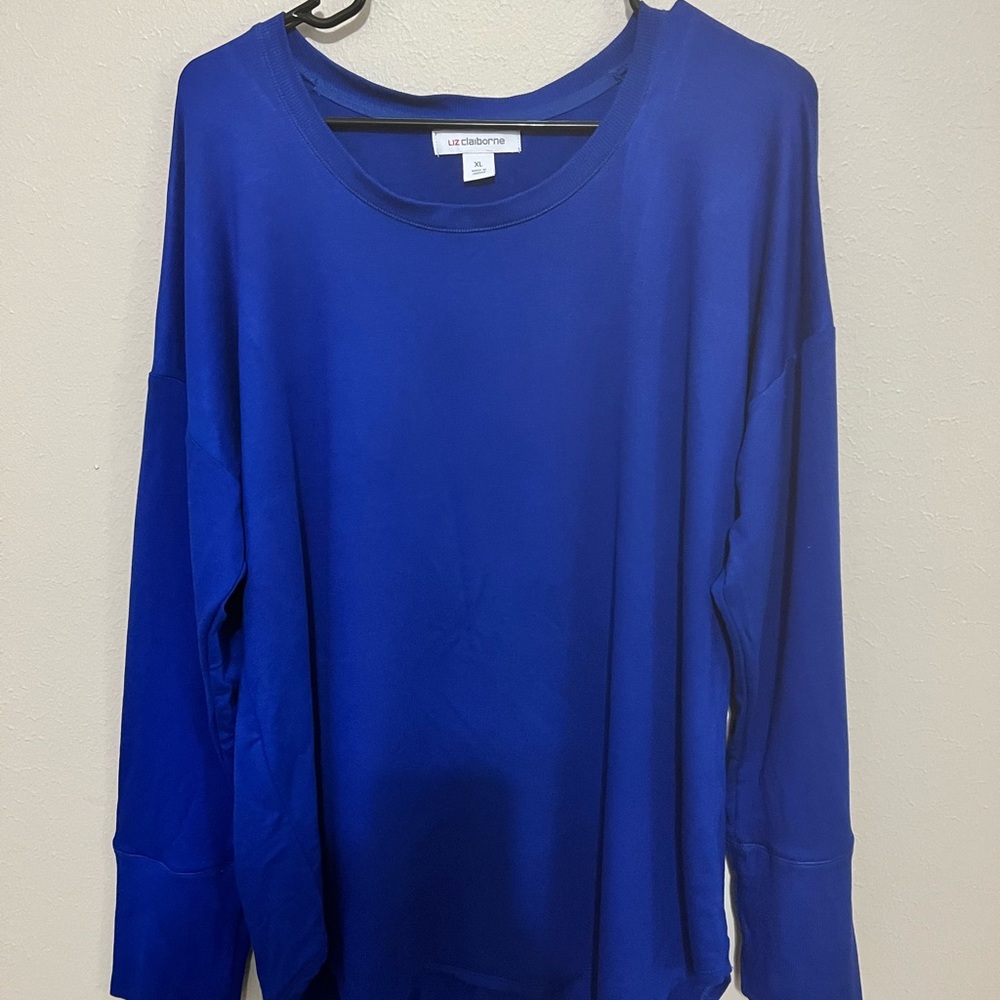 Women’s Liz Claiborne Blouse in Navy Blue. Long sleeve- never worn. Size XL